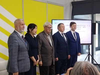 На книжной ярмарке: Весь Мир и «Китайская модернизация»