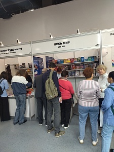 Ярмарка успешно продолжается, посетителей очень много, но все остаются довольны!